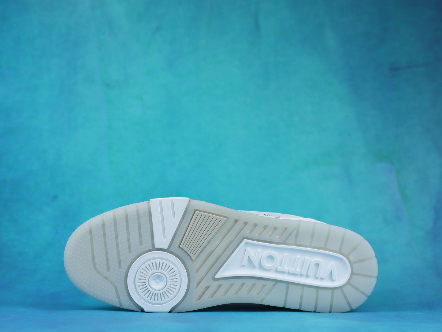LV Trainer Sneaker White/Gum/signature
